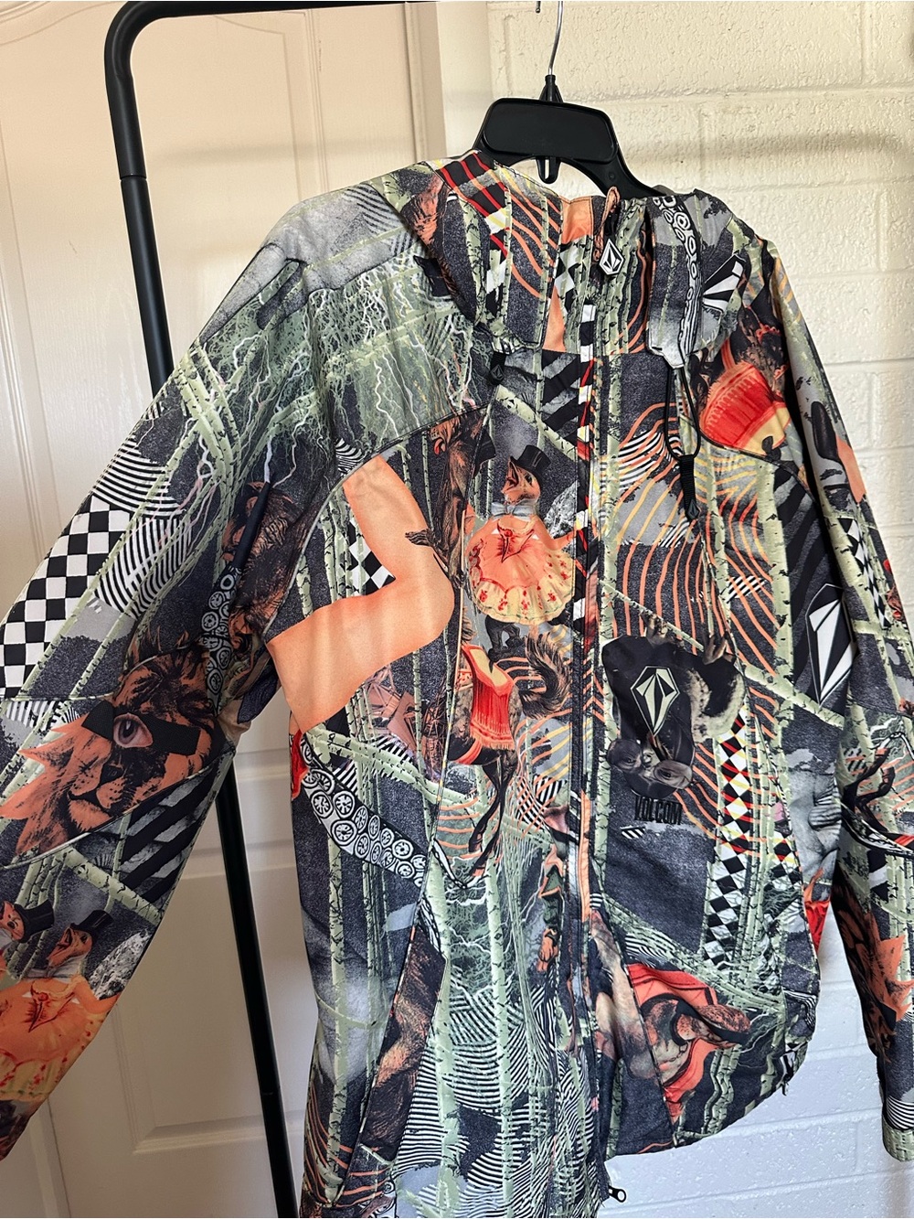 Volcom Dazed Snowboarding Jacket - Picture 3 of 10